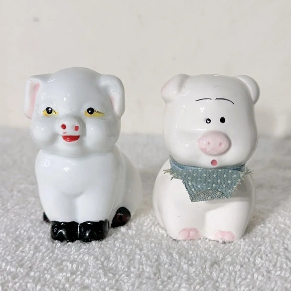 Vintage Ceramic Pig  Couple Salt & Pepper Shakers - Picture 1 of 10
